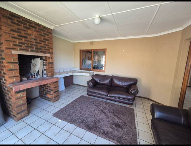 3 BEDROOM TOWNHOUSE FOR SALE IN MANABA BEACH